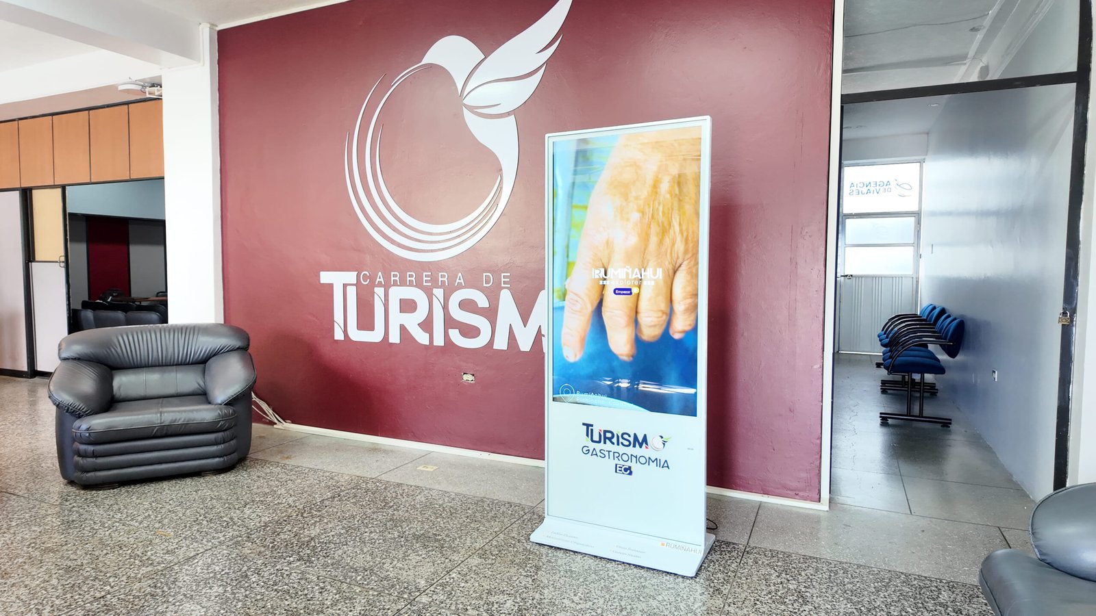 Online Tourism 2 scaled